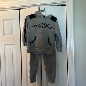 New 2 piece  boys size 5/6